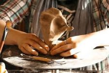 کارگاه مجسمه‌سازی با گل رس